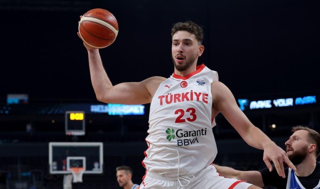 恭喜申京！欧锦赛6战全胜+6次最佳从未旁落！他已是NBA前5中锋？